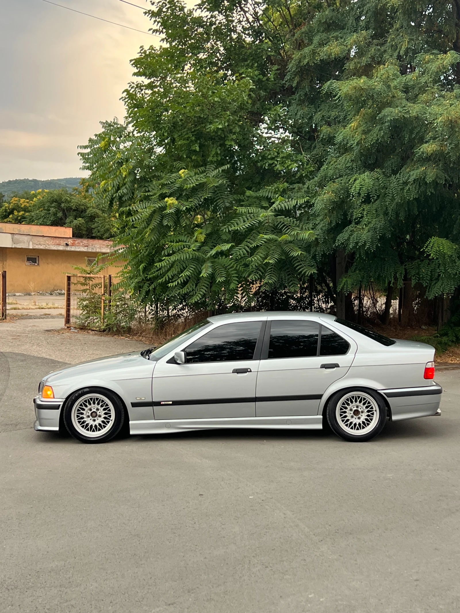 BMW 320, снимка 5 - Автомобили и джипове - 55416040