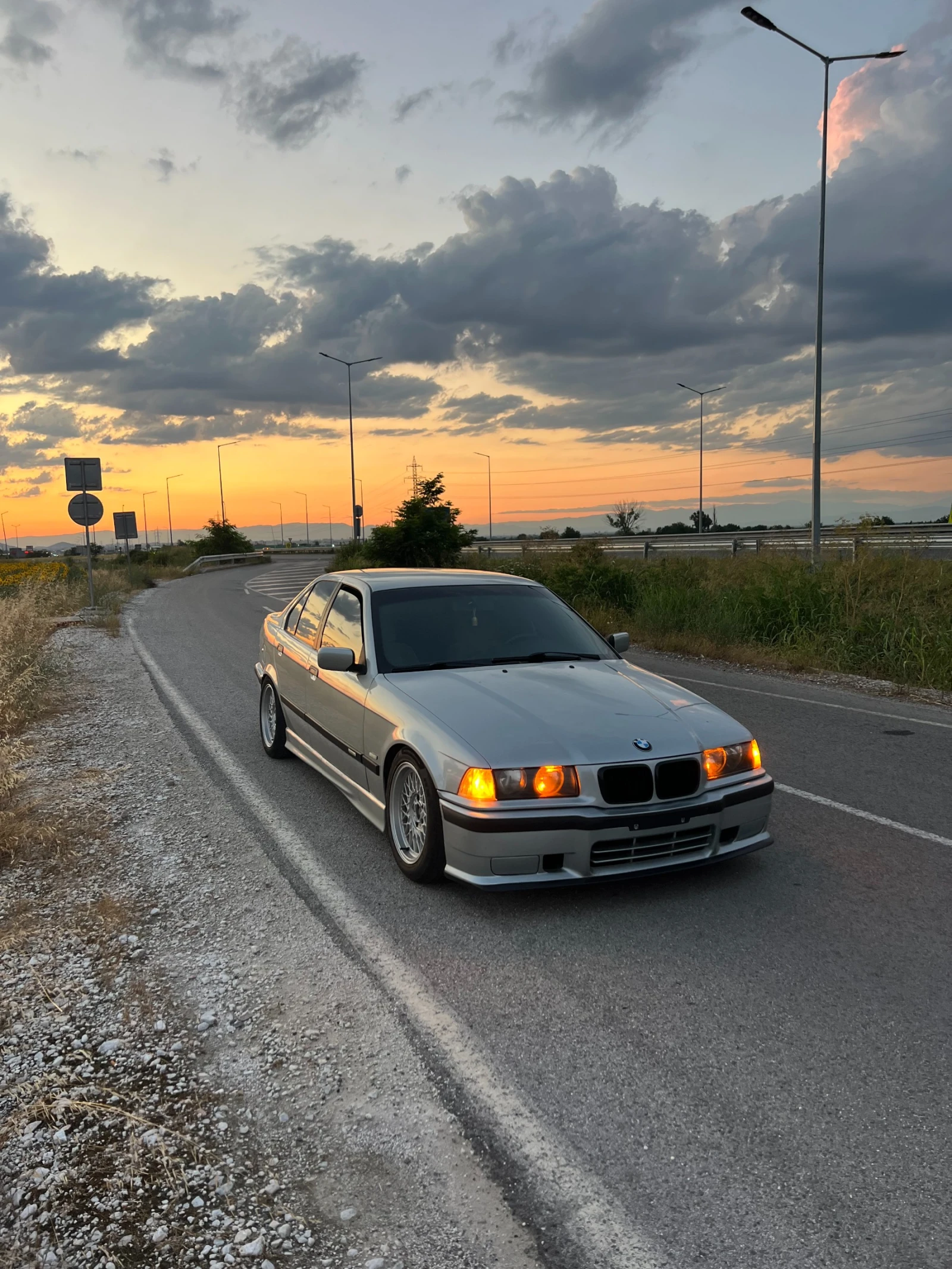 BMW 320, снимка 2 - Автомобили и джипове - 55416040