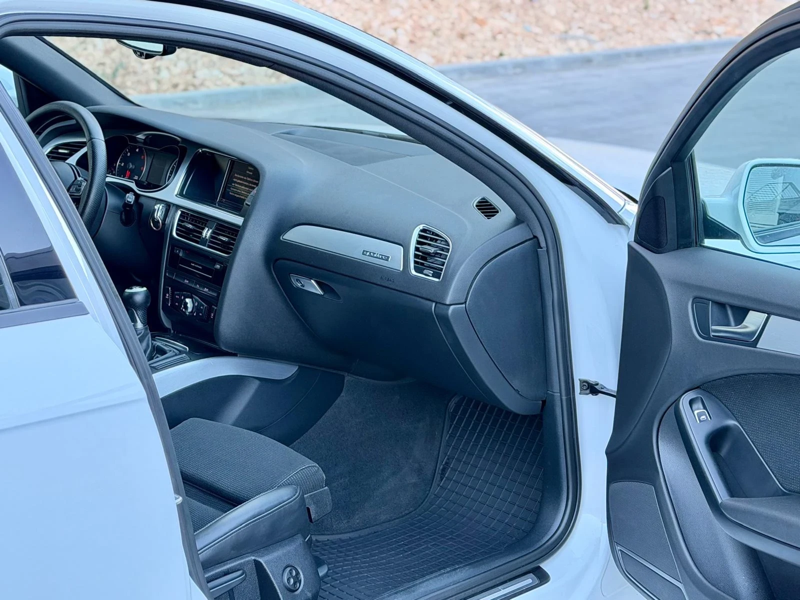 Audi A4 2.0TDI * Quattro* * 3x S line * * Bi-Xenon* , снимка 11 - Автомобили и джипове - 55954529