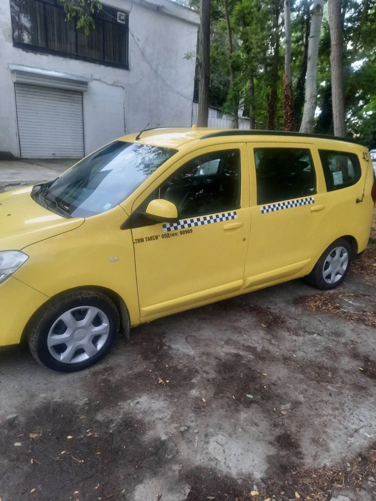 Dacia Lodgy 1.6 i, снимка 2 - Автомобили и джипове - 56152169