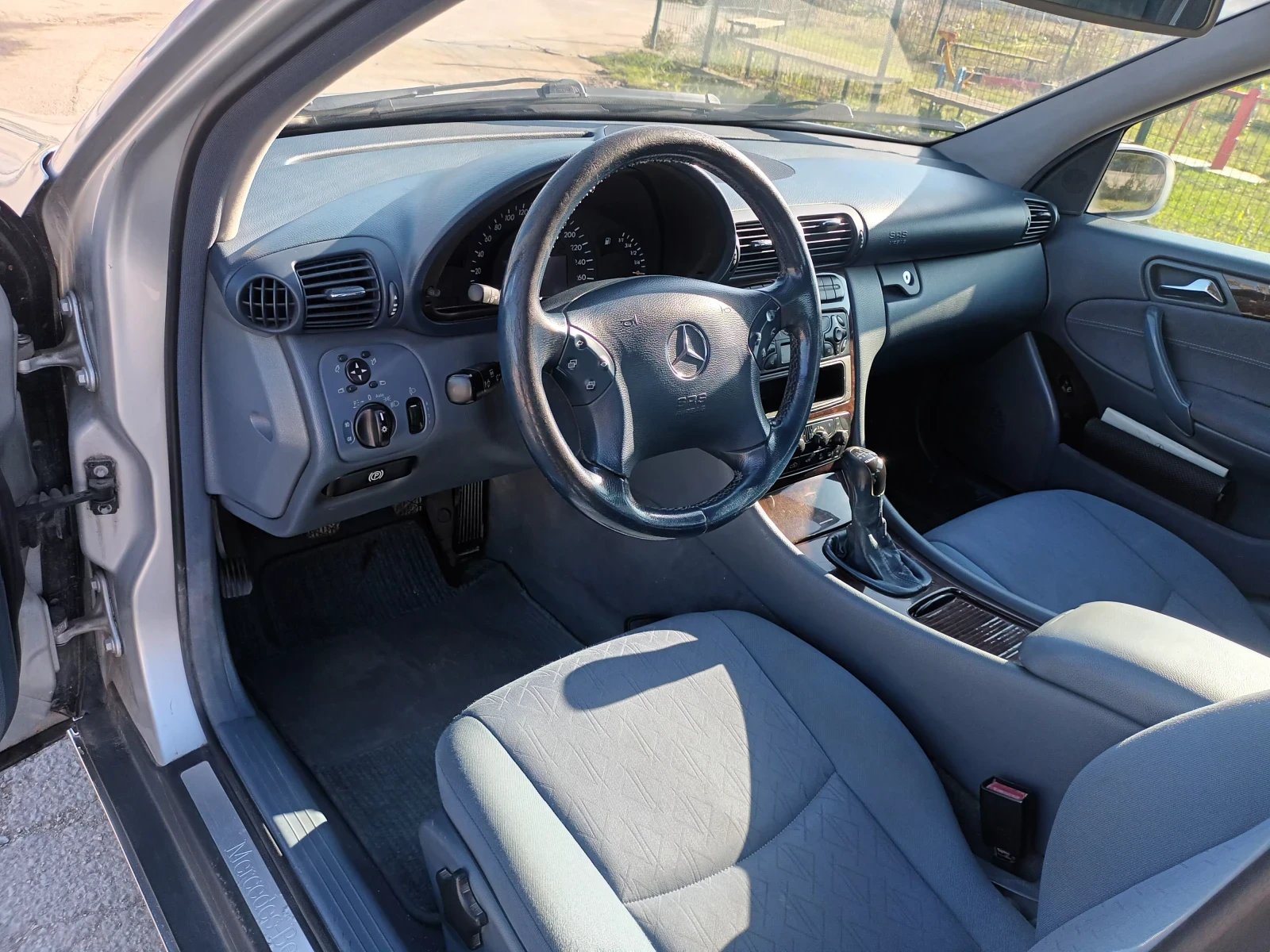 Mercedes-Benz C 200, снимка 10 - Автомобили и джипове - 56297092