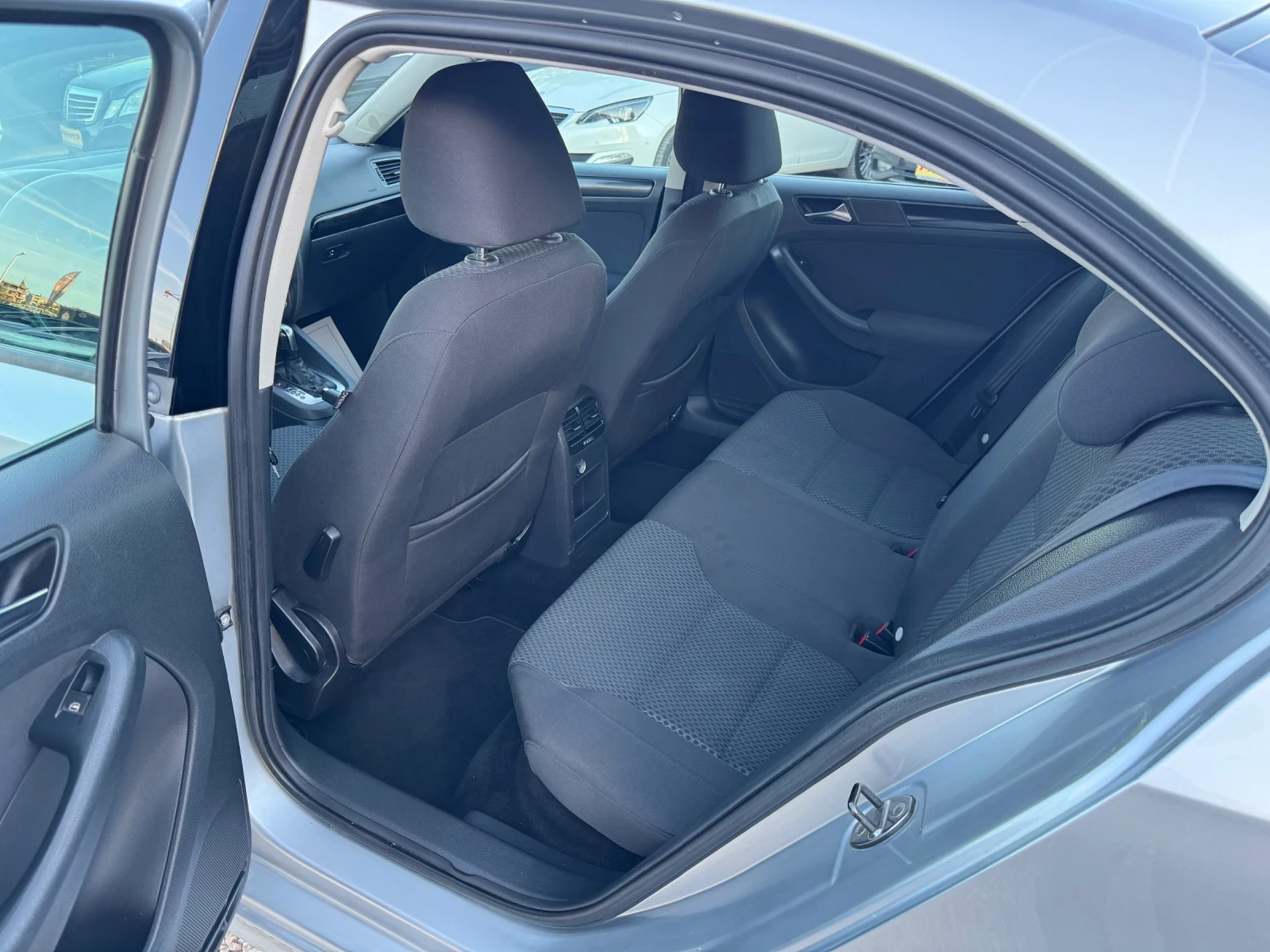 VW Jetta 1.6 TDI DSG Highline | Mobile.bg � ����������� 14