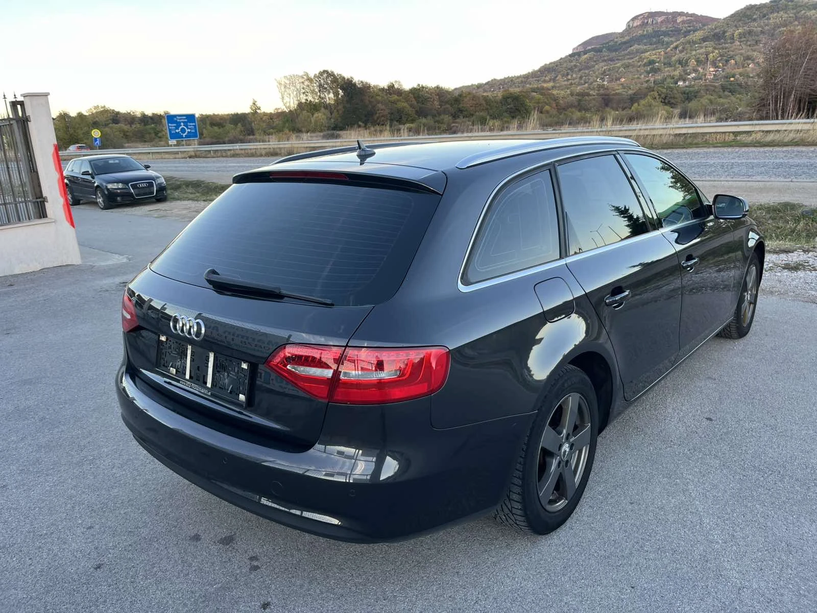 Audi A4 2.0 COMMON RAIL 120�� ������ NAVI ��������� | Mobile.bg � ����������� 4
