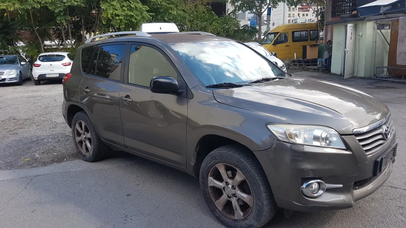 Toyota Rav4 2.2 D4D, снимка 6 - Автомобили и джипове - 47408475