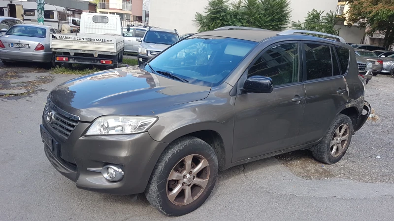 Toyota Rav4 2.2 D4D, снимка 7 - Автомобили и джипове - 47408475