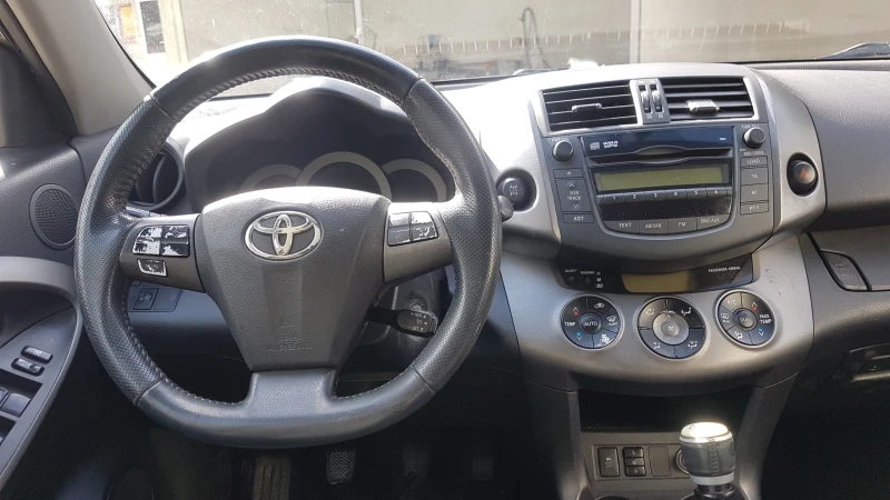 Toyota Rav4 2.2 D4D, снимка 10 - Автомобили и джипове - 47408475