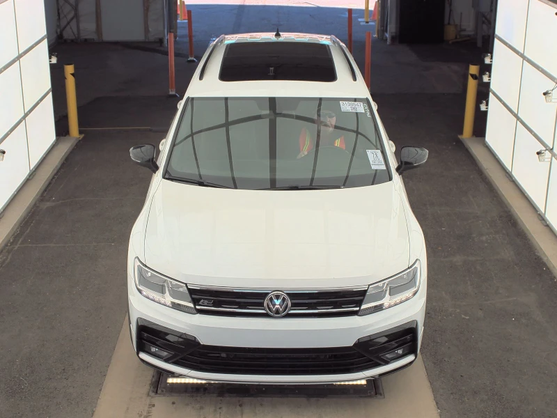 VW Tiguan Jet Black R-Line* Пано* Distronic* Digital cockpit, снимка 2 - Автомобили и джипове - 49285437