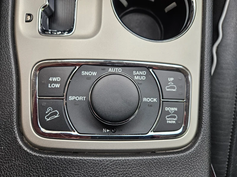 Jeep Grand cherokee 3.0 CRD OVERLAND, снимка 16 - Автомобили и джипове - 51037606