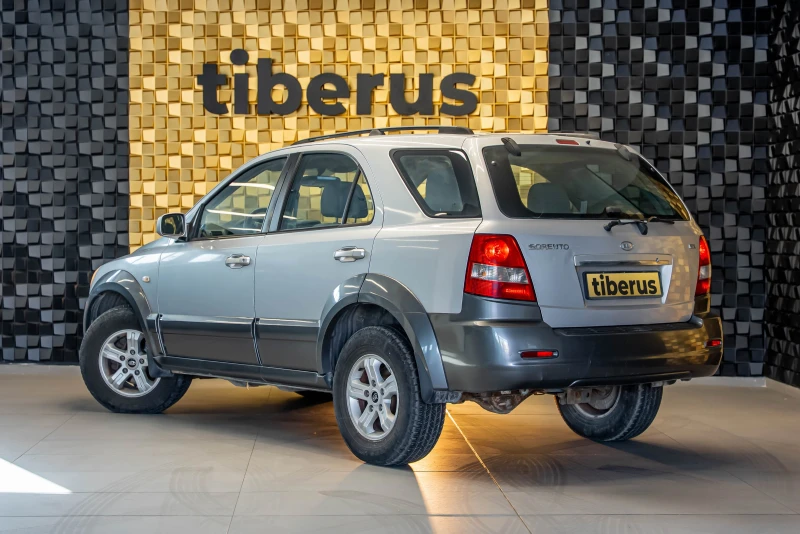 Kia Sorento 2.5 CRDI, снимка 2 - Автомобили и джипове - 52480147