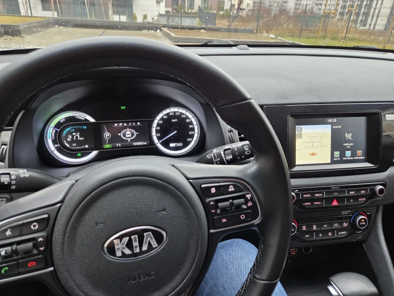Kia Niro 2020 Automatic, снимка 6 - Автомобили и джипове - 53233629