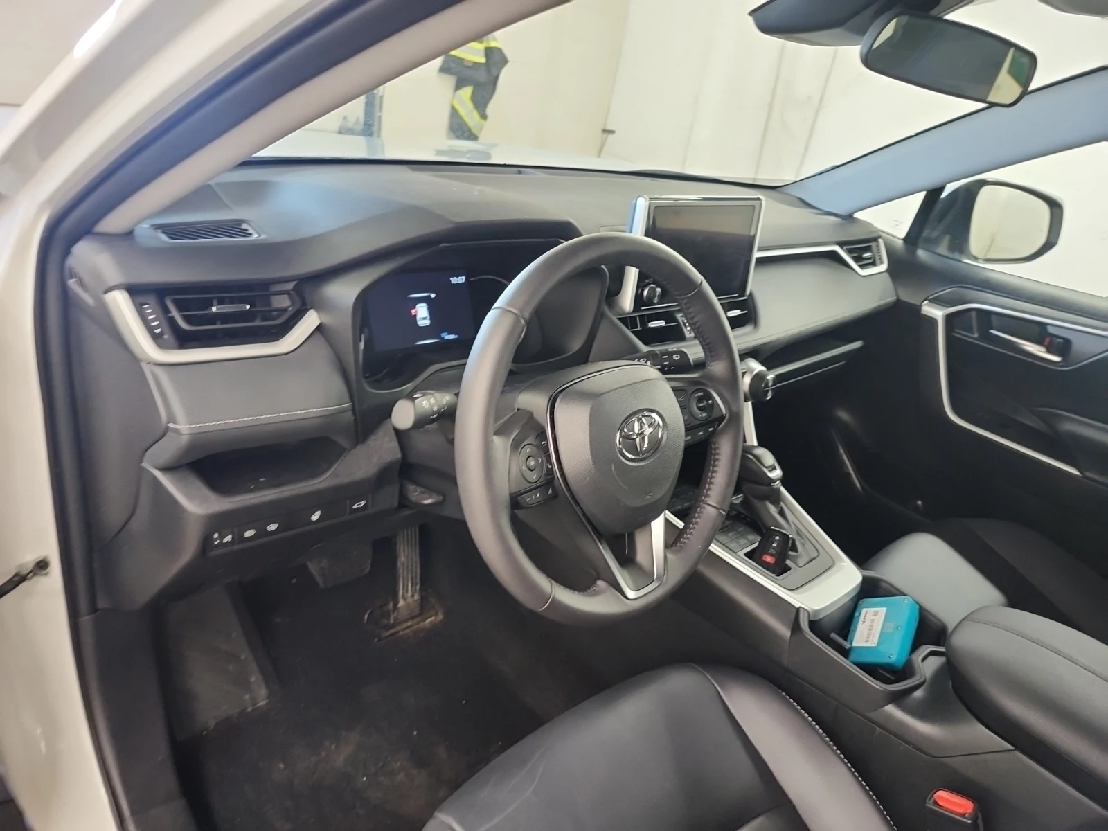 Toyota Rav4 CARFAX * АВТО КРЕДИТ * ПРОГНОЗНА ЦЕНА ДО БГ * , снимка 10 - Автомобили и джипове - 54630793