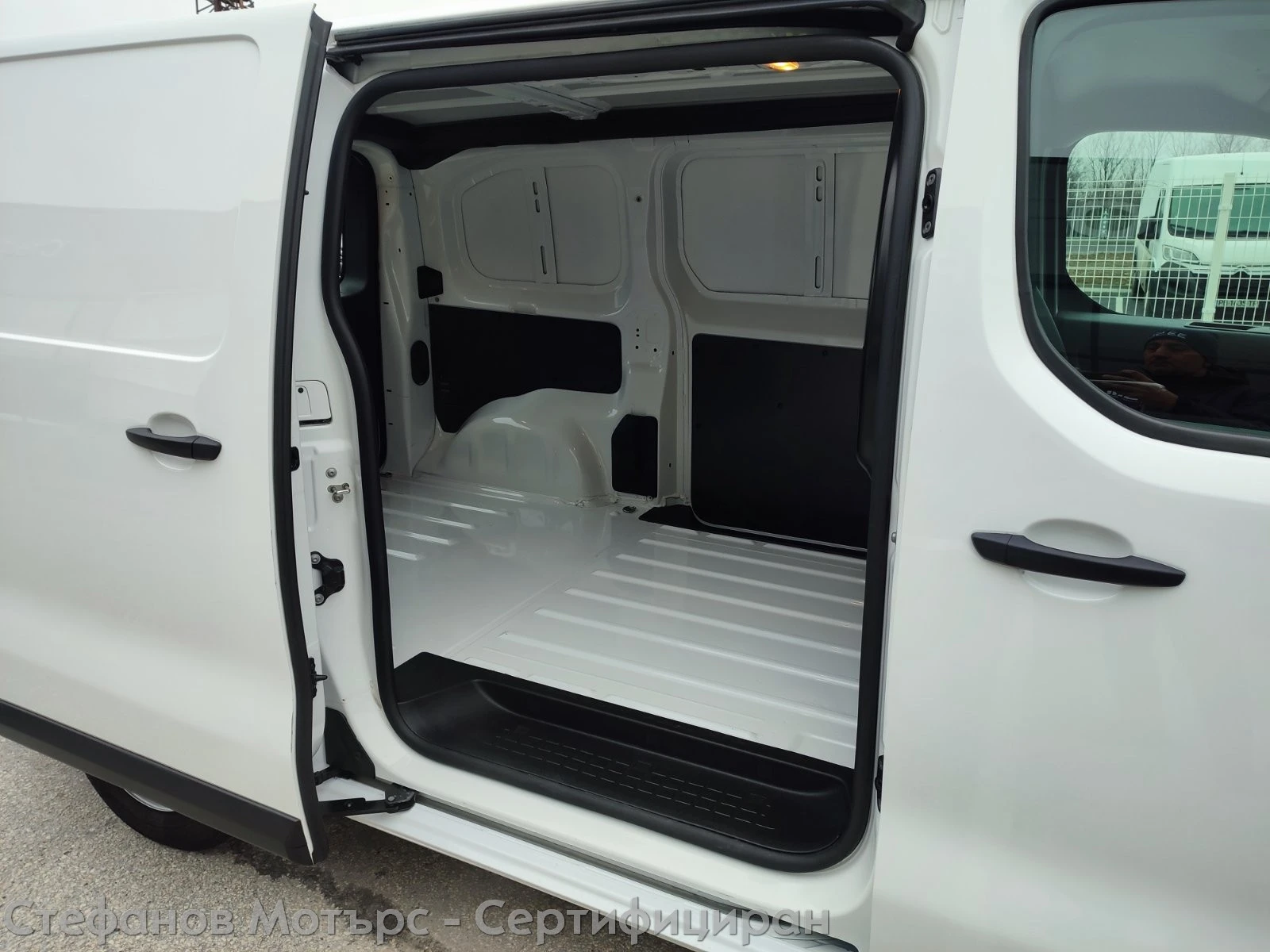 Opel Vivaro Cargo M Edition 1.5 Diesel (120hp) MT6 | Mobile.bg � ����������� 15