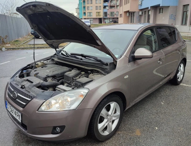 Kia Ceed 1.6 CRDI, снимка 9 - Автомобили и джипове - 48646143