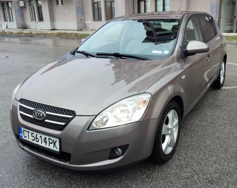 Kia Ceed 1.6 CRDI, снимка 1 - Автомобили и джипове - 48646143