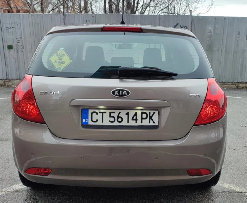 Kia Ceed 1.6 CRDI, снимка 7 - Автомобили и джипове - 48646143