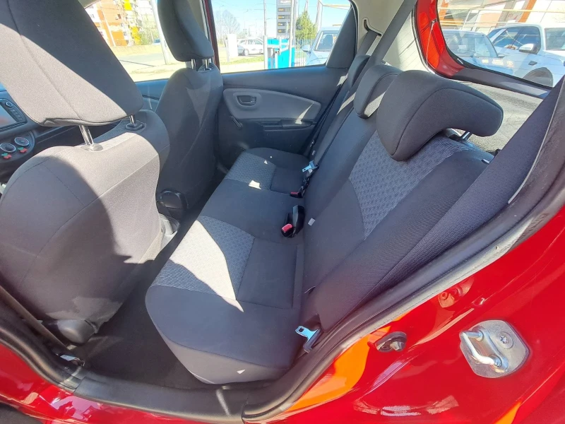 Toyota Yaris, снимка 12 - Автомобили и джипове - 50320754