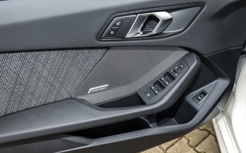 BMW 120 i* M-Sport* Harman/Kardon* Keyless, снимка 5 - Автомобили и джипове - 51933269