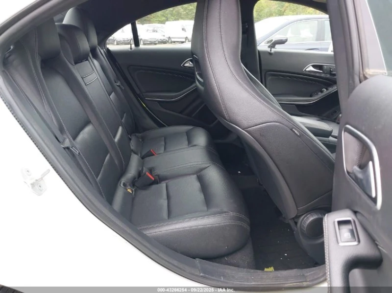 Mercedes-Benz CLA 250 2l 4Matic, снимка 8 - Автомобили и джипове - 53419978