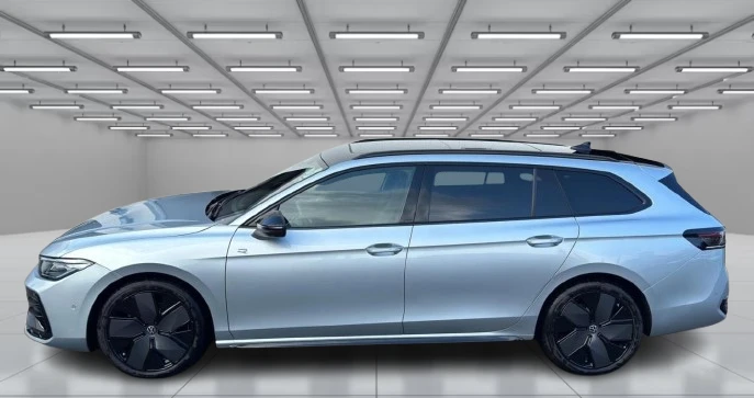 VW Passat Variant 2.0 TDI = R-Line = Гаранция - изображение 4