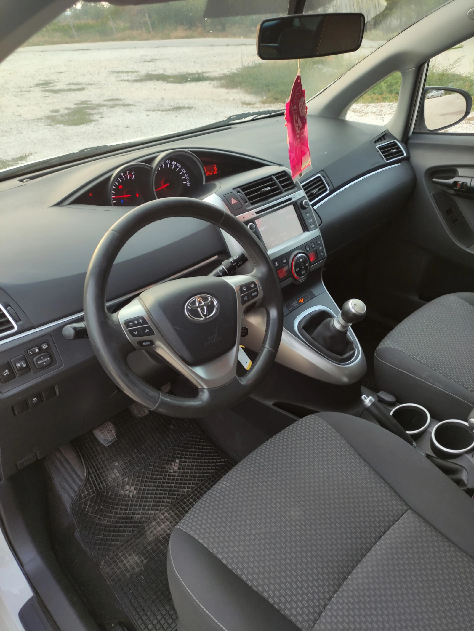 Toyota Verso 1.8 ADVANCE 155 х.км. сервизна книжка  - изображение 8