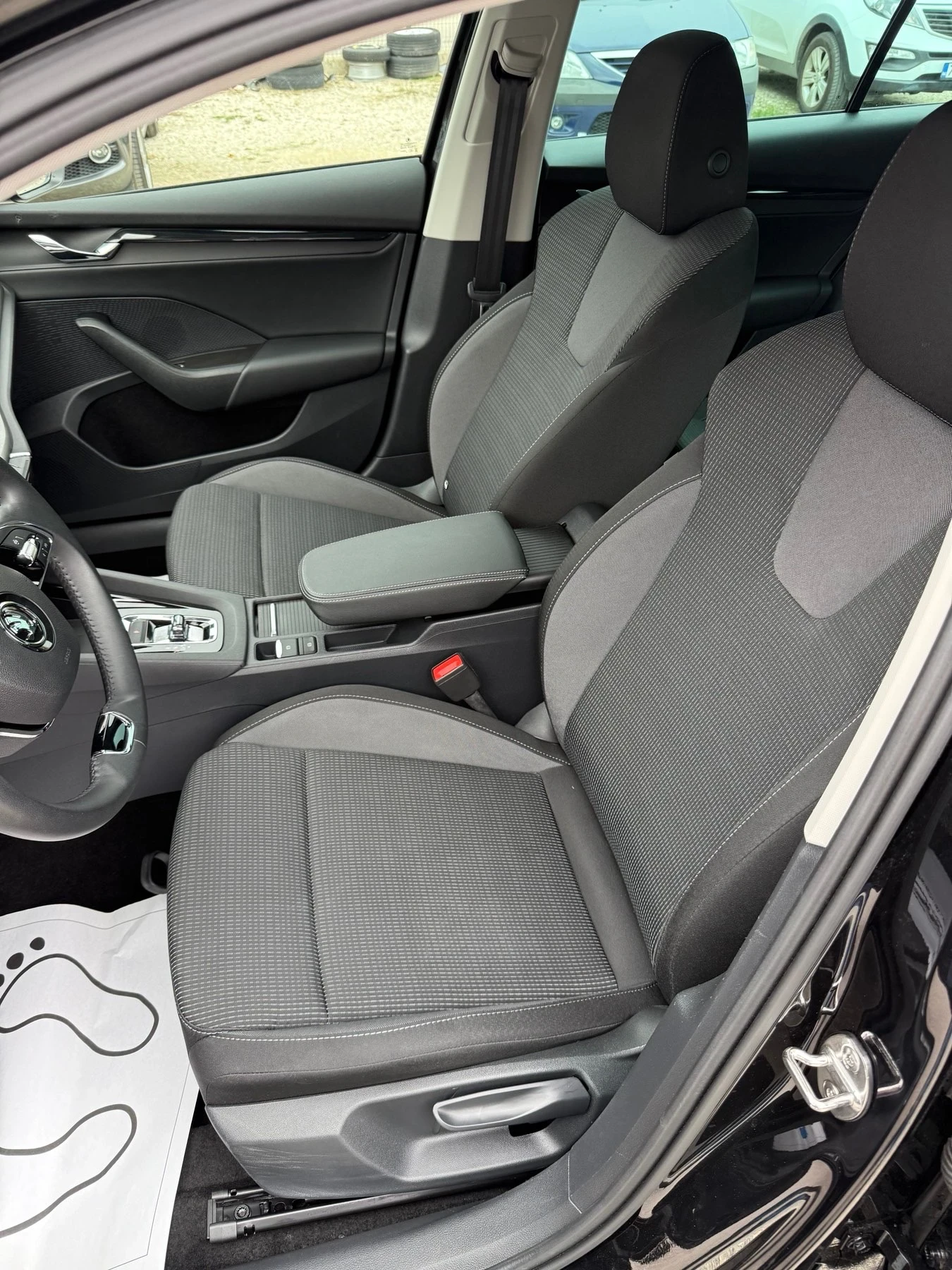 Skoda Octavia 2.0 TDI 4x4 17000км - изображение 8