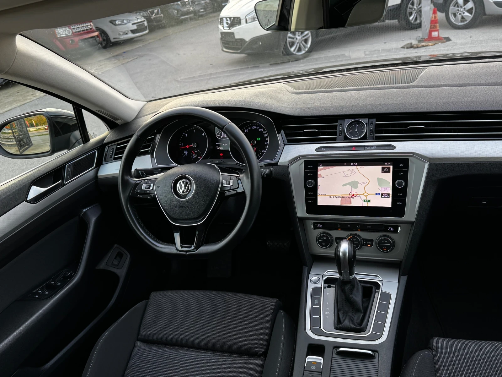 VW Passat 2.0TDI ИТАЛИЯ DSG - изображение 10