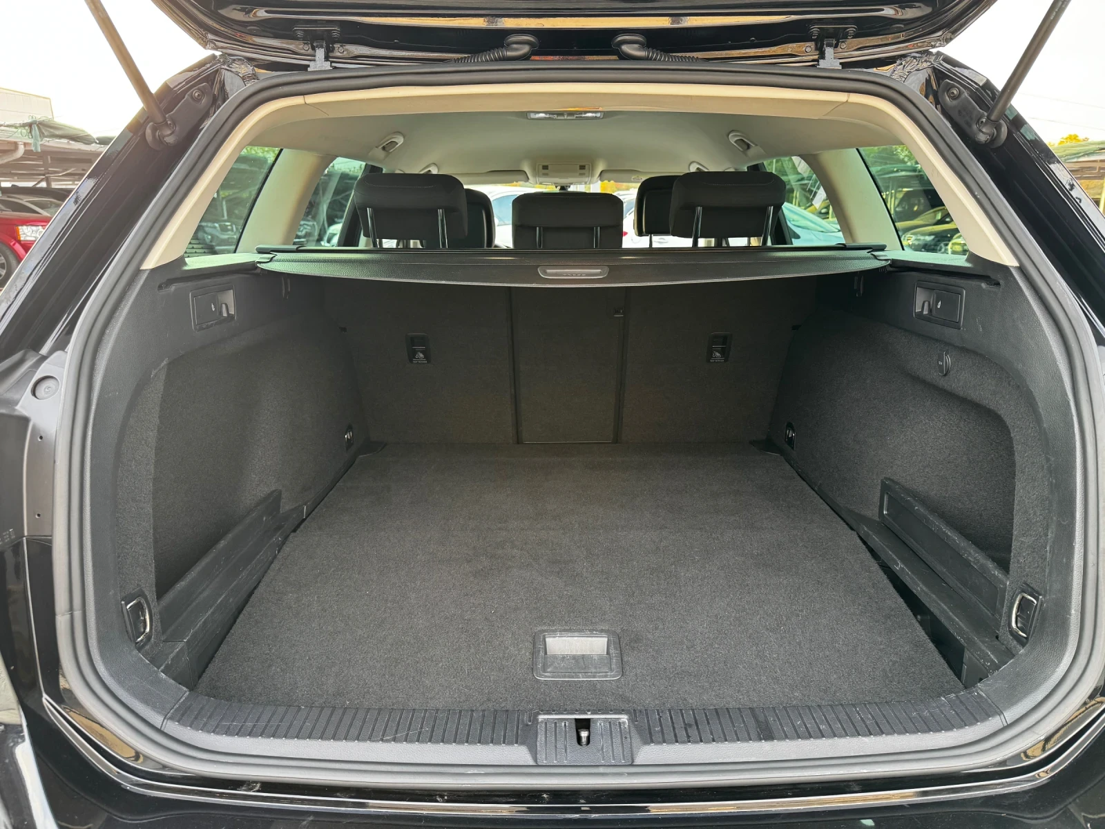 VW Passat 2.0TDI ИТАЛИЯ DSG - изображение 8