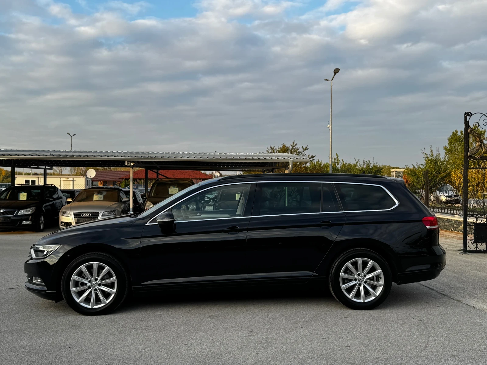 VW Passat 2.0TDI ИТАЛИЯ DSG - изображение 2