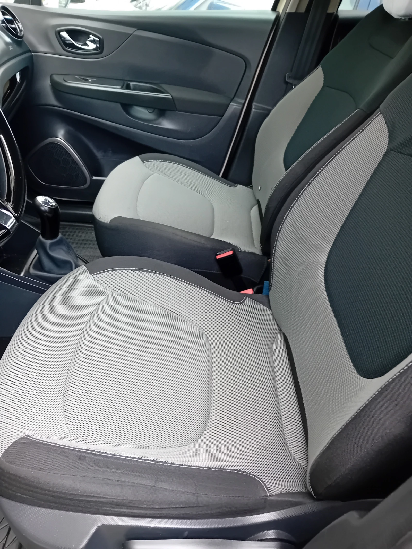 Renault Captur 1, 6 dci, снимка 9 - Автомобили и джипове - 54542959