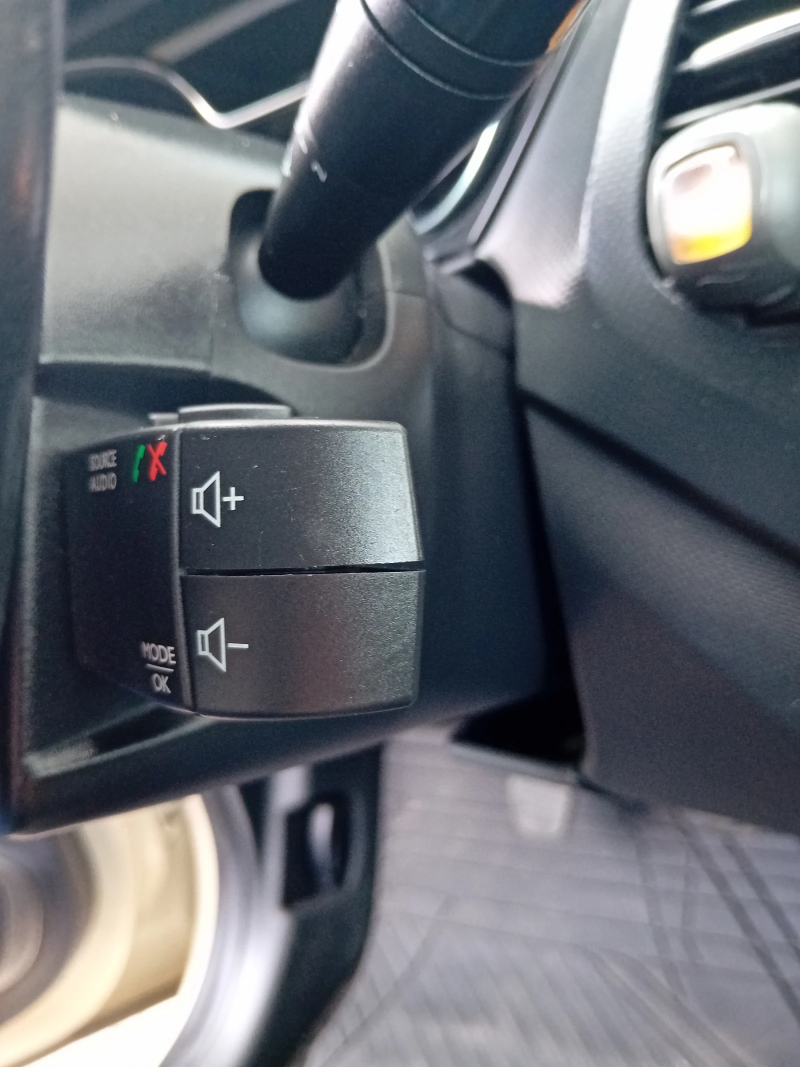 Renault Captur 1, 6 dci, снимка 15 - Автомобили и джипове - 54542959
