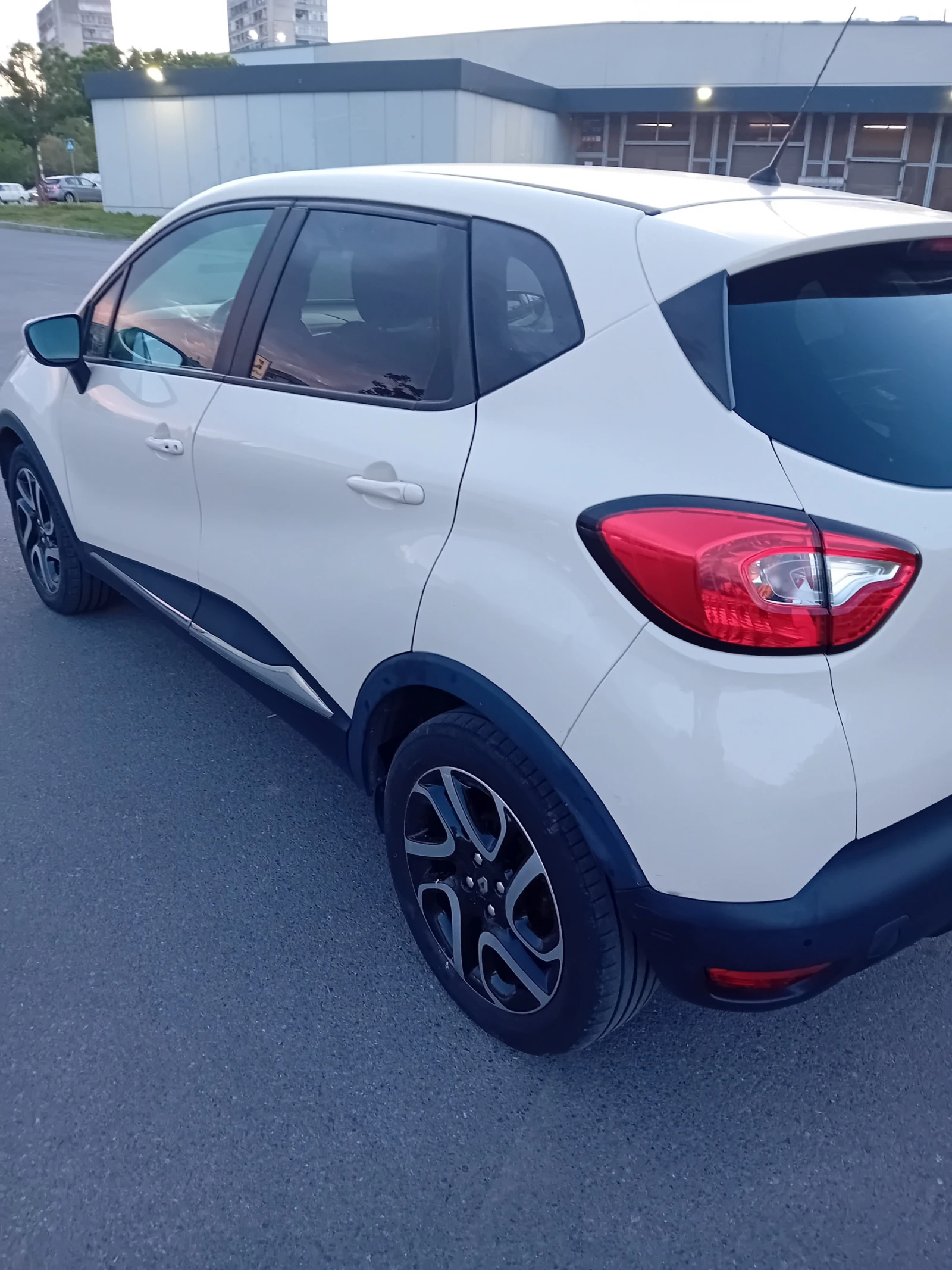 Renault Captur 1, 6 dci, снимка 6 - Автомобили и джипове - 54542959