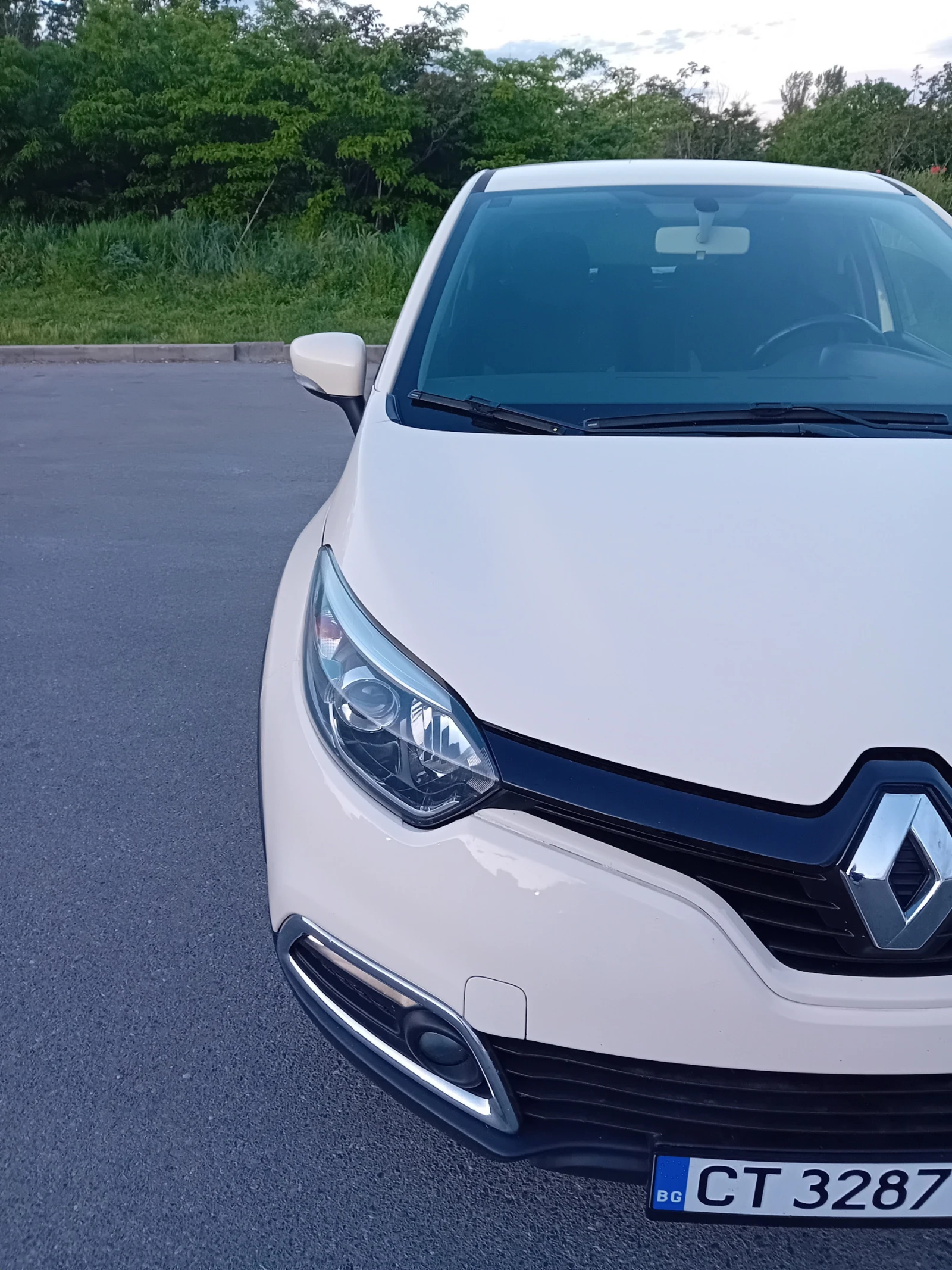 Renault Captur 1, 6 dci, снимка 2 - Автомобили и джипове - 54542959