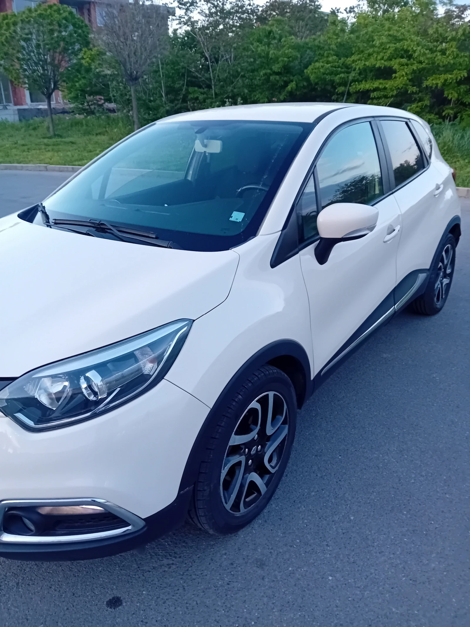 Renault Captur 1, 6 dci, снимка 5 - Автомобили и джипове - 54542959