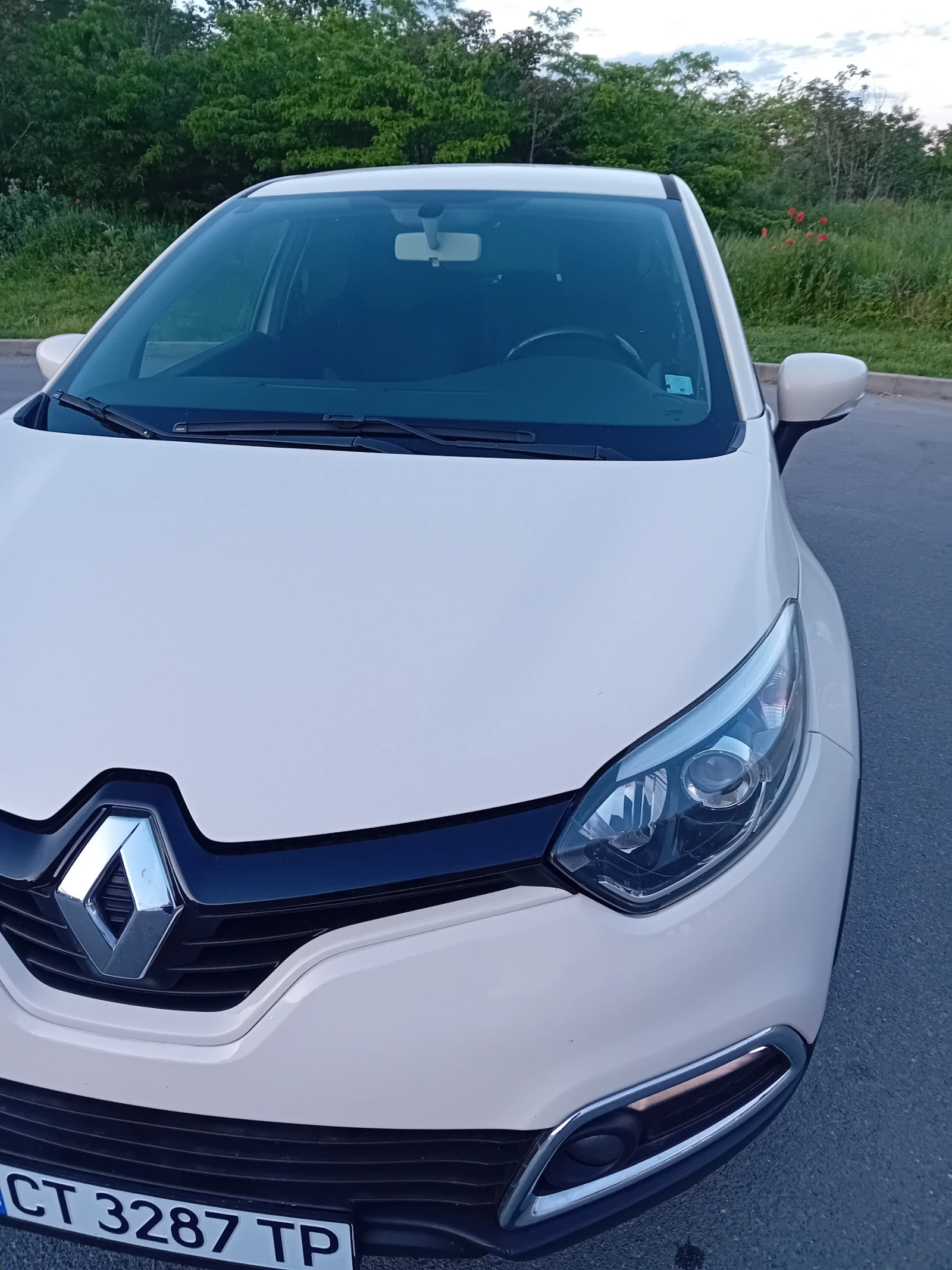 Renault Captur 1, 6 dci, снимка 3 - Автомобили и джипове - 54542959