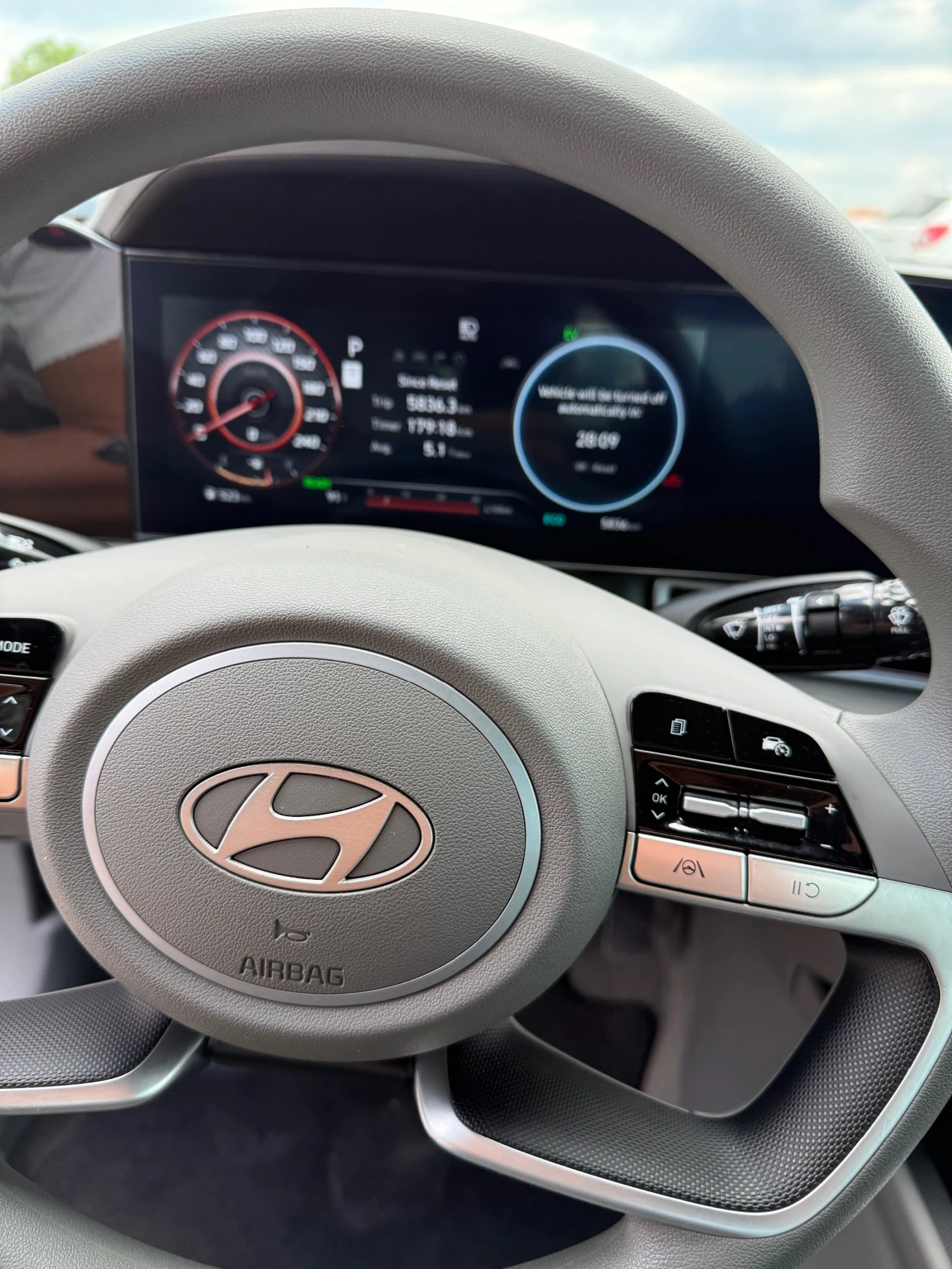 Hyundai Elantra 1.6 hybrid FullMax, снимка 10 - Автомобили и джипове - 54668989