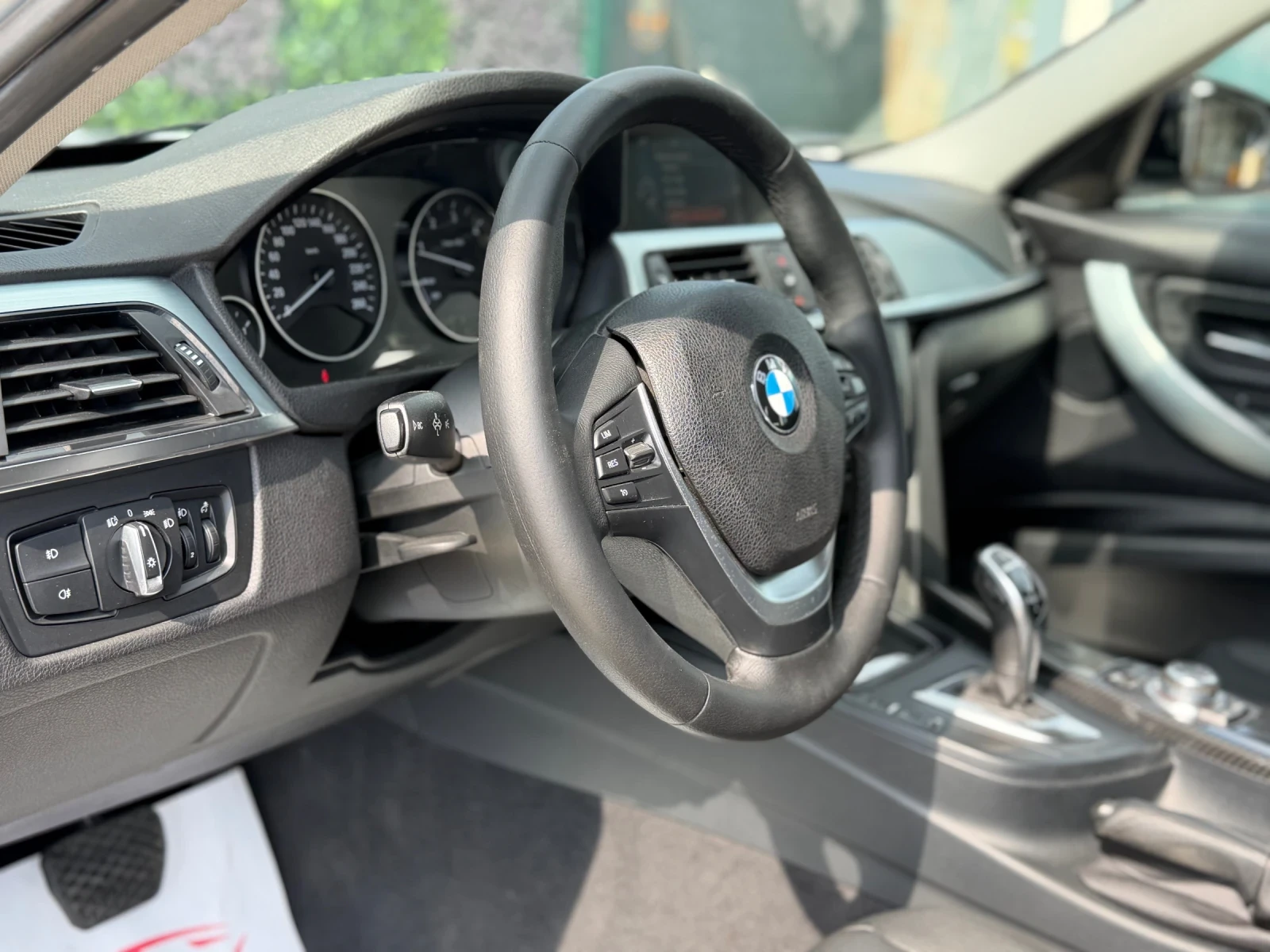 BMW 320 M-Sport/4x4/Led/Navi/Keyless/СОБСТВЕН ЛИЗИНГ, снимка 12 - Автомобили и джипове - 55405267