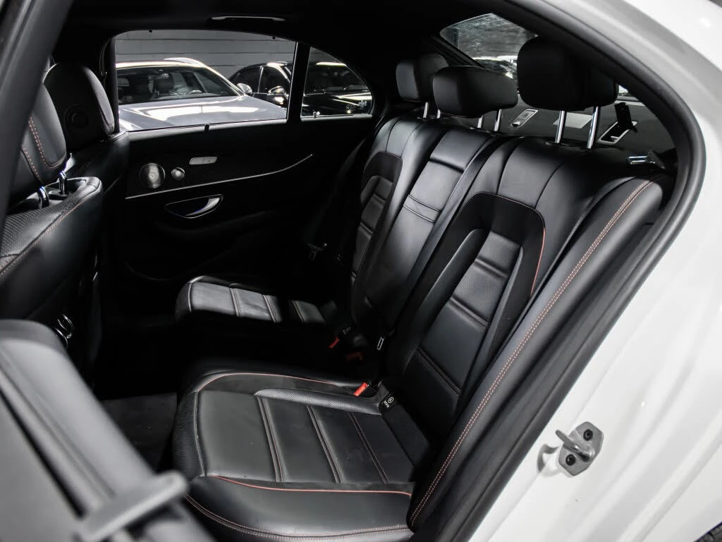 Mercedes-Benz E 53 AMG * DISTRONIC * 4MATIC+ *  AвтоКредит * (ЦЕНА ДО БГ), снимка 12 - Автомобили и джипове - 55493680