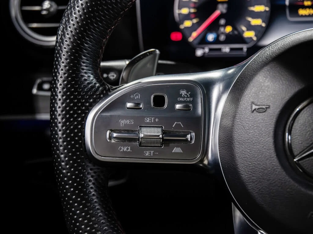 Mercedes-Benz E 53 AMG * DISTRONIC * 4MATIC+ *  AвтоКредит * (ЦЕНА ДО БГ), снимка 9 - Автомобили и джипове - 55493680