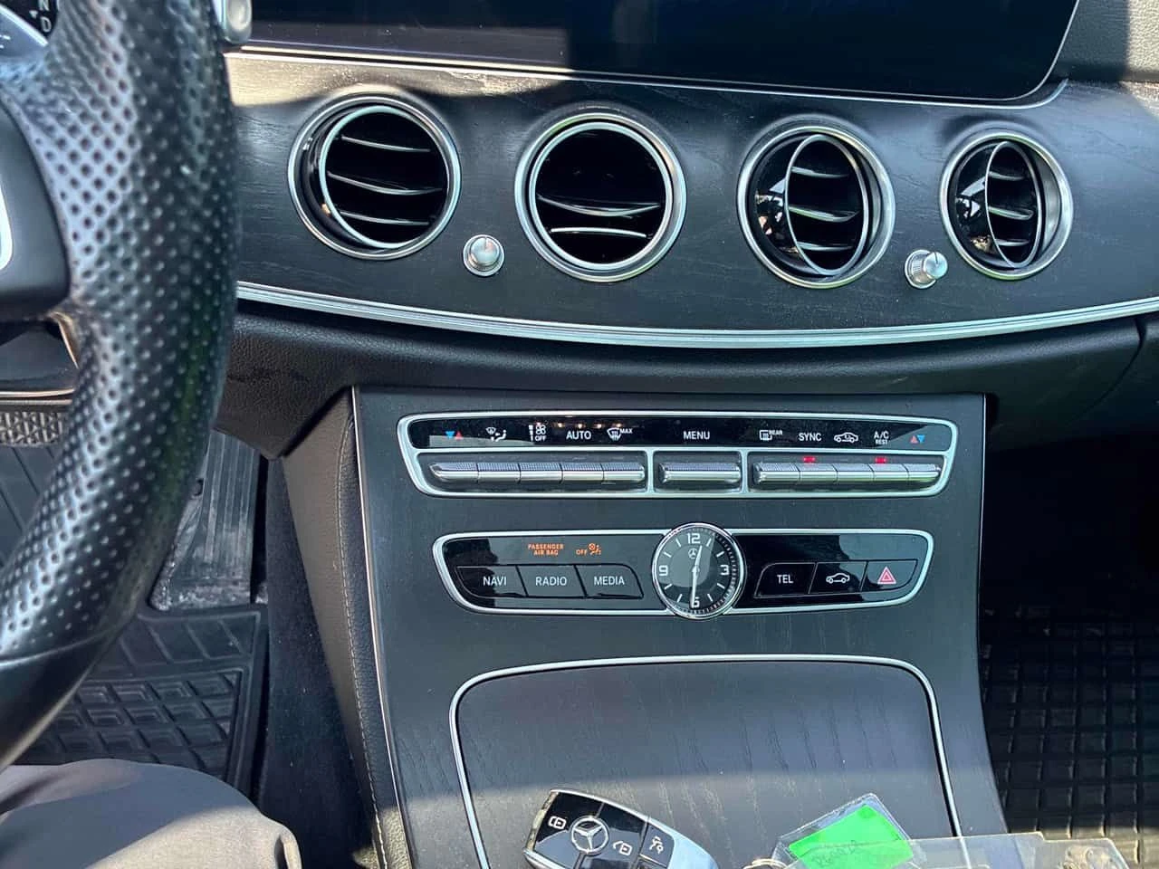 Mercedes-Benz E 400 4MATIC* HUD* BURMESTER* 360* DISTRONIC* , снимка 9 - Автомобили и джипове - 55581033