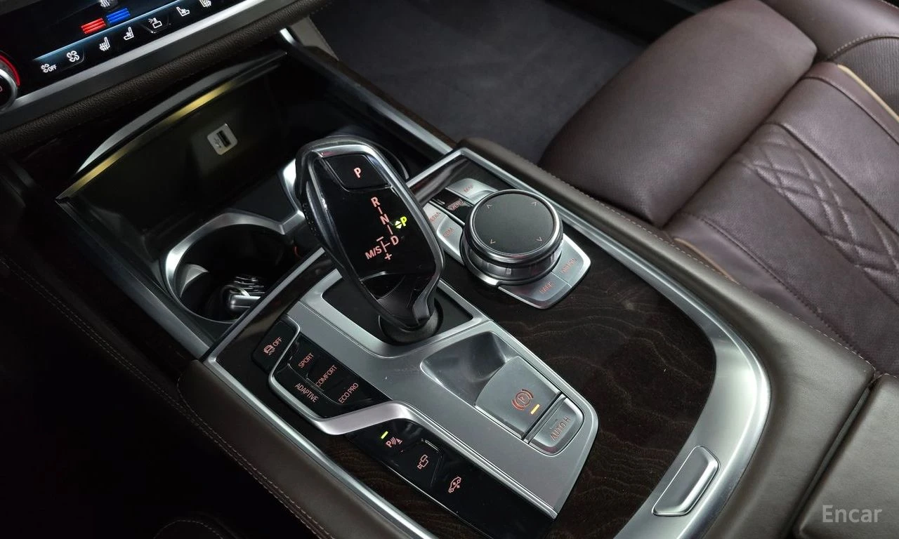 BMW 750 Li* XDRIVE* HARMON* KARDON* ОБДУХВАНЕ* 3TV* МАСАЖ*, снимка 10 - Автомобили и джипове - 55595151