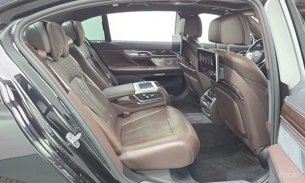 BMW 750 Li* XDRIVE* HARMON* KARDON* ОБДУХВАНЕ* 3TV* МАСАЖ*, снимка 14 - Автомобили и джипове - 55595151