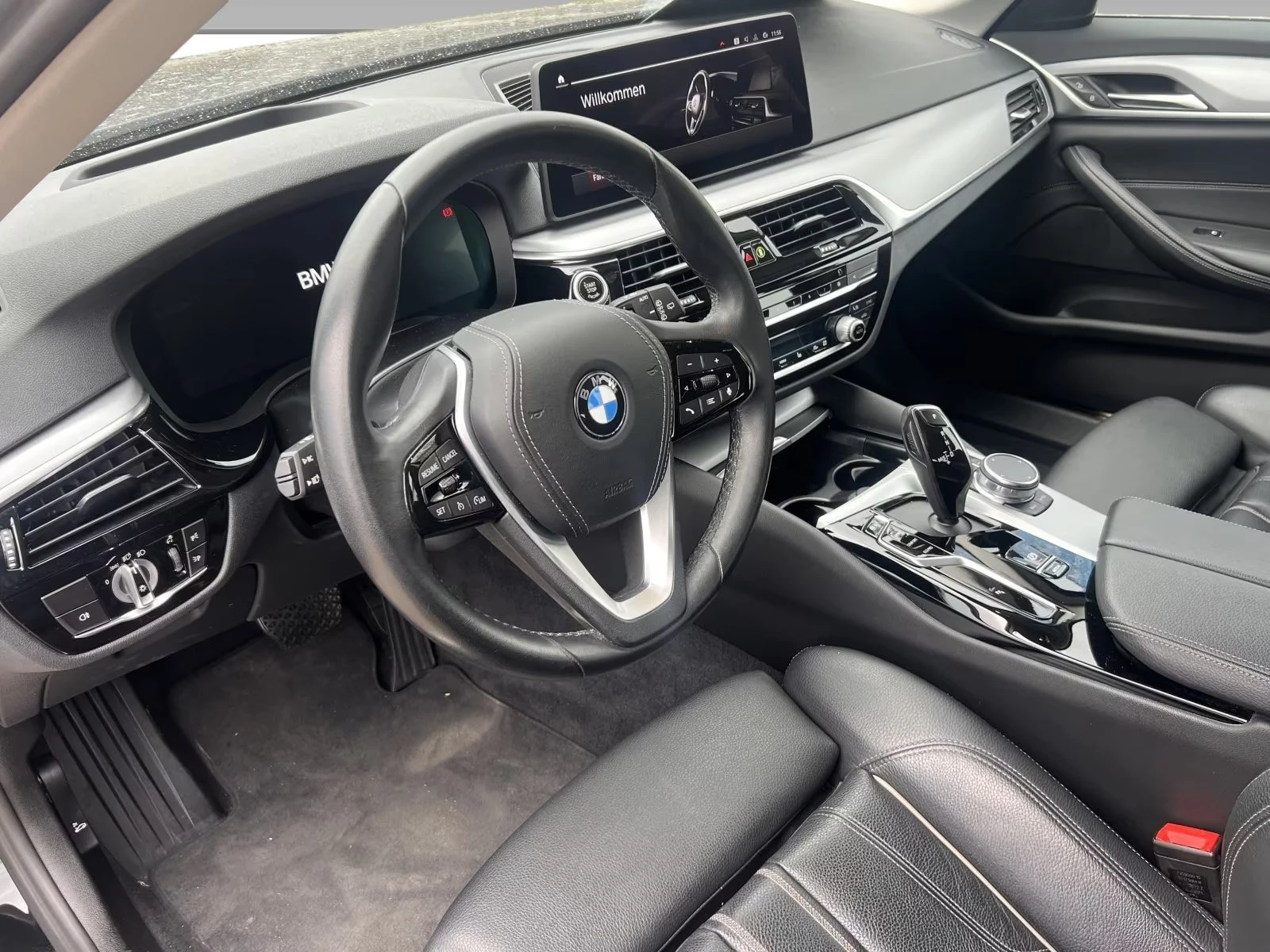 BMW 530 286HP/LUXURY/HUD/LED/NAVI/KLESS/747z, снимка 6 - Автомобили и джипове - 55661414