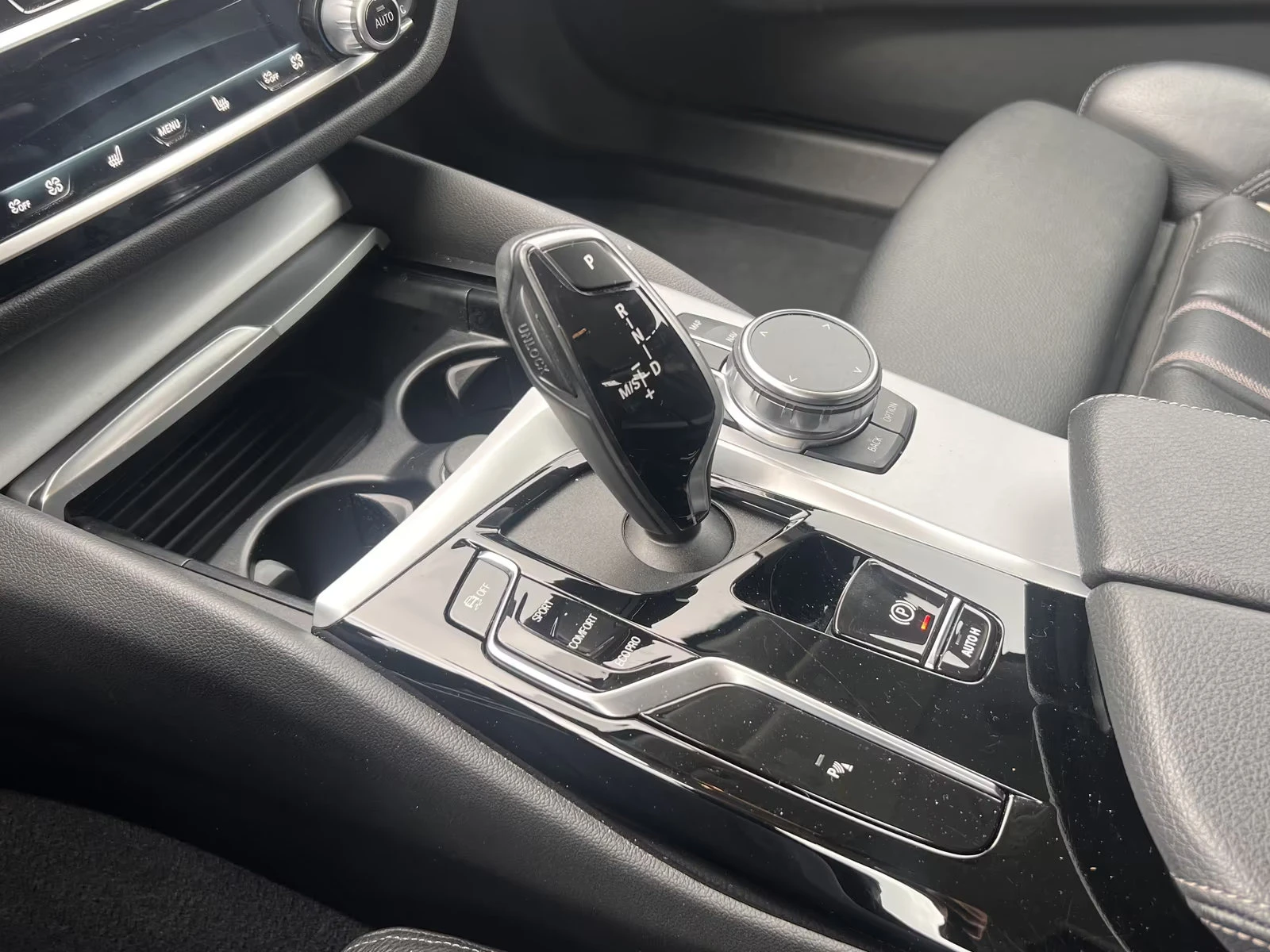 BMW 530 286HP/LUXURY/HUD/LED/NAVI/KLESS/747z, снимка 12 - Автомобили и джипове - 55661414