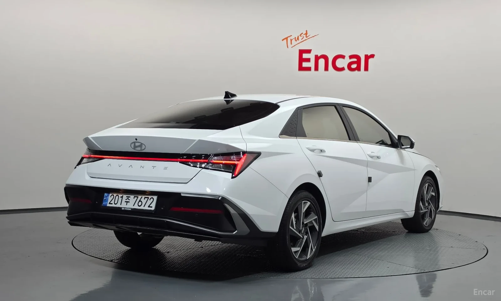 Hyundai Elantra 1.6 LPi, снимка 2 - Автомобили и джипове - 56206162