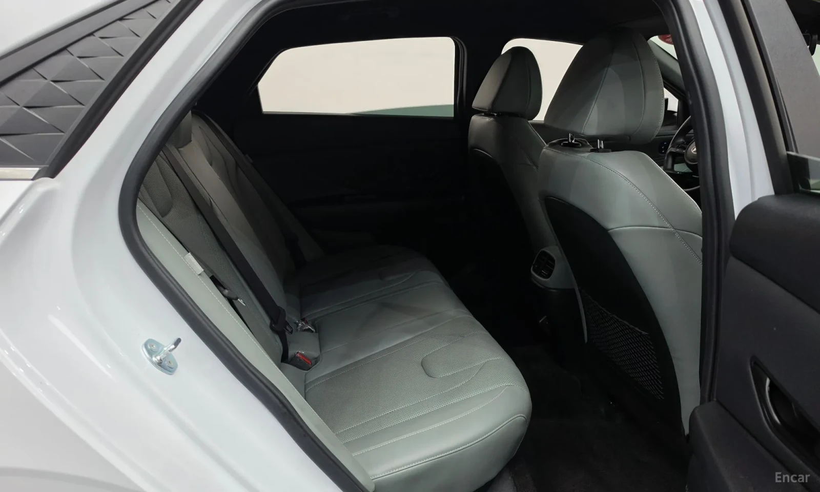 Hyundai Elantra 1.6 LPi, снимка 11 - Автомобили и джипове - 56206162