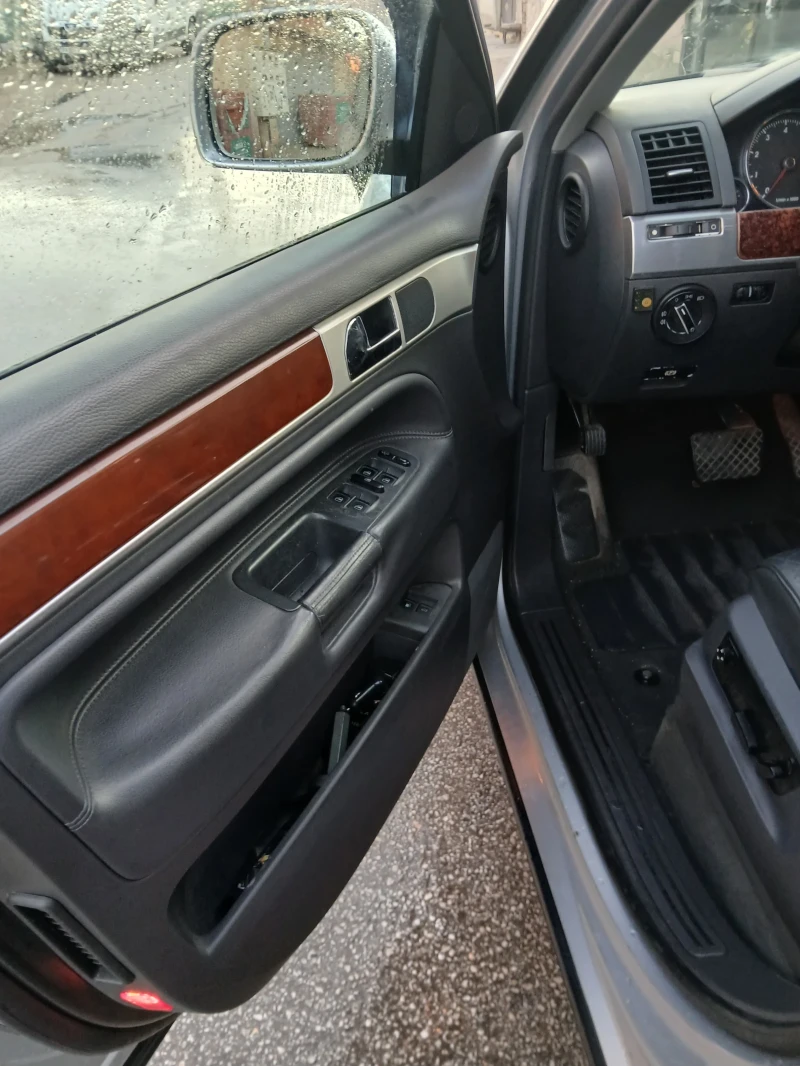 VW Touareg 3.2, снимка 10 - Автомобили и джипове - 47654187