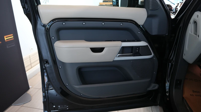 Land Rover Defender D250 HSE 7 местен, снимка 7 - Автомобили и джипове - 52815471