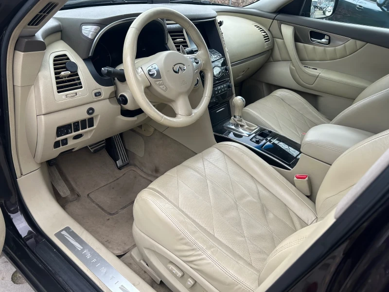 Infiniti QX70, снимка 7 - Автомобили и джипове - 52882311