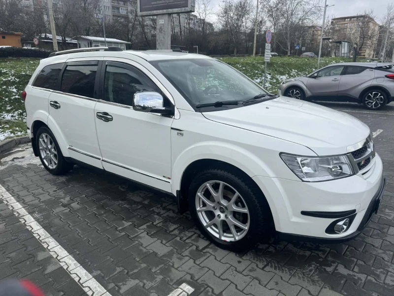 Fiat Freemont, снимка 3 - Автомобили и джипове - 52910943