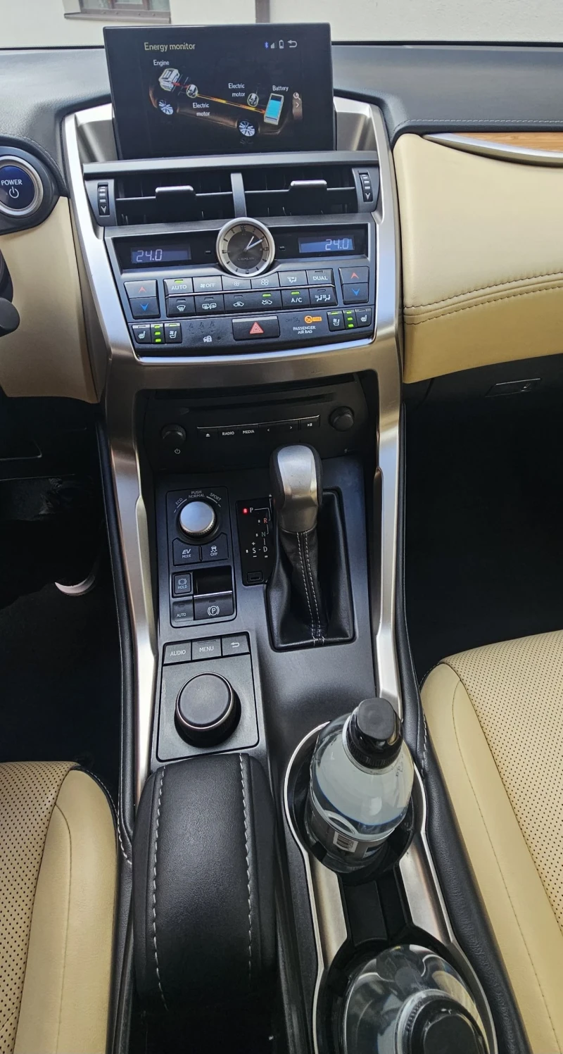 Lexus NX 300h Luxury Pack 4x4, снимка 12 - Автомобили и джипове - 53461084